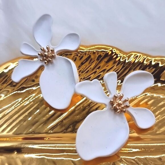 EYE CANDY tropical flower earrings - Picture 3 of 10